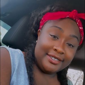 Meet your Posher, Cyana